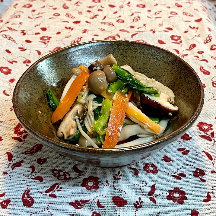ヘルシー美味しい副菜♡3種のキノコと小松菜のナムル